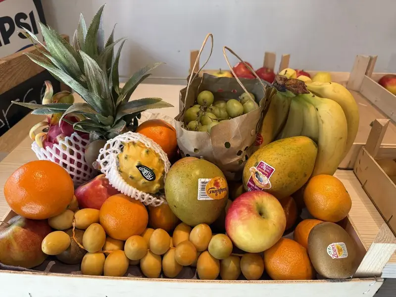 Fruitmand met exotisch fruit